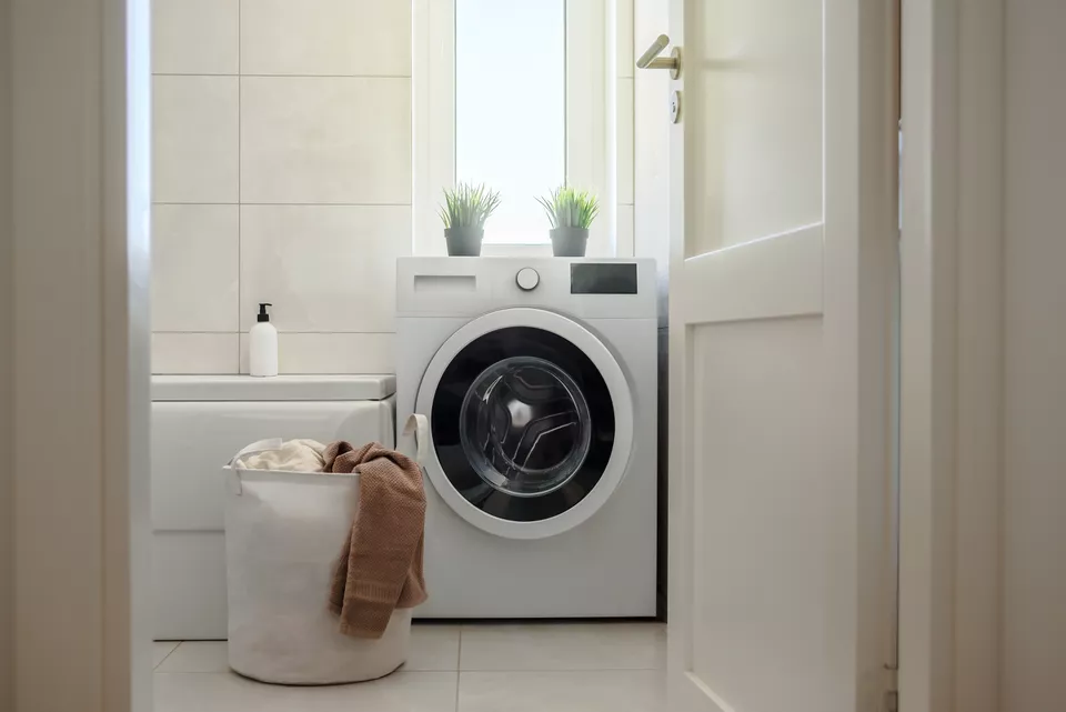 Tìm hiểu cách lắp đặt máy giặt đúng cách tại nhà 